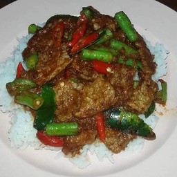 ผัดพริกแกงเนื้อ