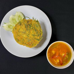 ข้าวไข่เจียวชะอม แกงส้มกุ้ง