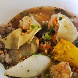 เกี๊ยวกุ้งต้มยำนายน้อย