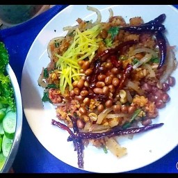ยำแหนมข้าวทอด(สูตรเด็ดหนังหมูทำเอง) คุณย่า100ปี สาขา1