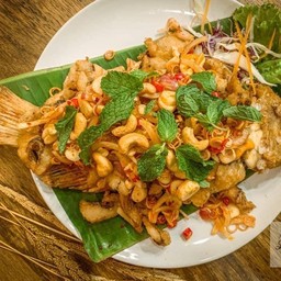 ยำปลาทับทิมกรอบสมุนไพร