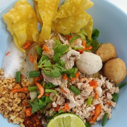 ก๋วยเตี๋ยวแห้งหมู