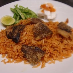 ข้าวผัดน้ำพริกตาแดงไข่เค็มปลาสลิดทอด