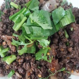 ลาบเนื้อขมคั่ว