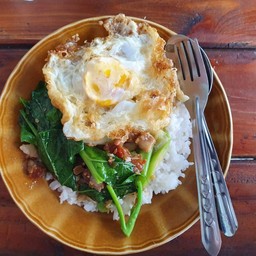 คะน้าหมูกรอบ