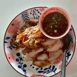 ข้าวไก่ทอดผสมคอหมูย่างพิเศษ