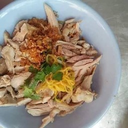 ก๋วยเตี๋ยวไก่ตุ๋นมะระ น่องฉีก