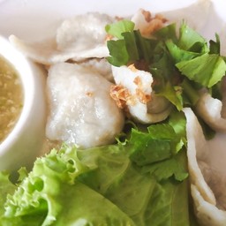 เกี๊ยวปลาลวกจิ้ม