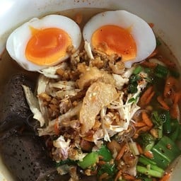 เจ๊ตุ๋ยต้มแซ่บ