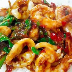 กะเพราหมึก+กุ้ง