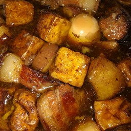 ไข่พะโล้หมูสามชั้น