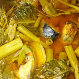 แกงส้มผักบุ้งรวมปลาซาบะ