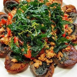 [อร่อยซ่ากับโค้ก]กระเพราไข่เยี่ยวม้าจานใหญ่