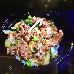 ข้าวหน้าหมูผัดซีอิ๊ว