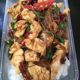 กระเพราอกไก่ วุ้นเส้น