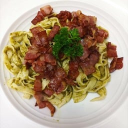Fettucine Al Pesto Extra Bacon