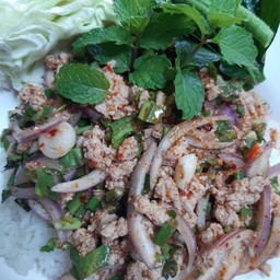ลาบหมูราดข้าว ฟรีไข่ดาว ฟรีเพิ่มข้าว