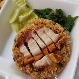 ข้าวผัดกระเพราหมูกรอบ