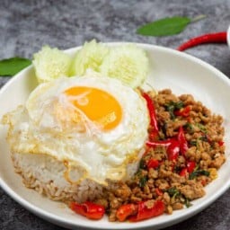 กะเพราริมทาง