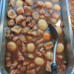 ไข่พะโล้หมูสามชั้นเต้าหู้