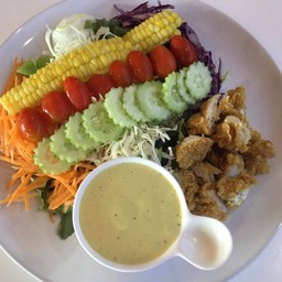 สลัดไก่กรอบ