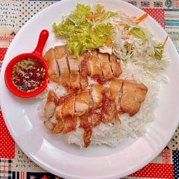 ตึกแดง สุกี้  แจ่วฮ้อน น้ำจิ้มรสเด็ดสูตรโบราณ