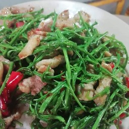 สามชั้นผัดชะอม