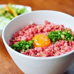 ข้าวหน้าเนื้อดิบ (Gyu Toro Don)