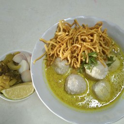 ข้าวซอย ลูกชิ้น