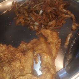 พี่ปูไก่ทอด ตลาดสำเภาทอง