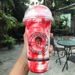 นมสดปั่นราดสตรอว์เบอร์รี่