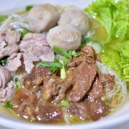 ก๋วยเตี๋ยวลูกชิ้น+เนื้อเปื่อย+เนื้อสด