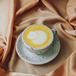 Hot Golden Mylk Latte  โกลเด้น มิลค์ ลาเต้ ร้อน