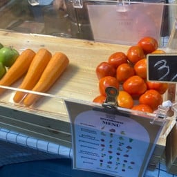 green house หน้าหมู่บ้านเลิศอุบล ห้าแยกวัชรพล กทม