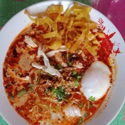 ลองลิ้มอาหารตามสั่ง สร้อยฟ้า