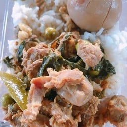 ข้าวราดแกงเนื้อ,ไข่พะโล้