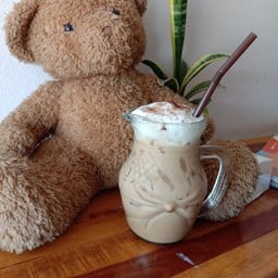 ริมทางกาแฟหน้าวัดจอมมณี