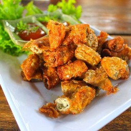 ไส้หมูทอดกระเทียม