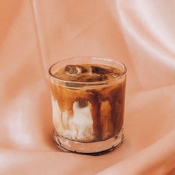 ICED LATTE ลาเต้ เย็น