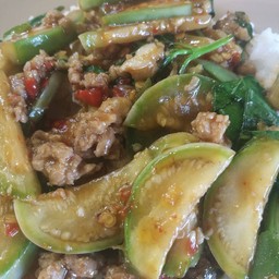 มะเขื้อเปราะผัดเต้าเจี้ยว