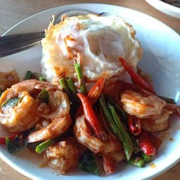 ข้าวผัดพริกแกงกุ้ง