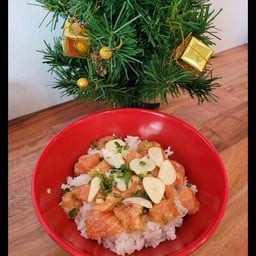 ข้าวยำแซลมอน