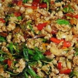 กระเพราหมู (กับข้าว)