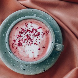 Hot Latte En Rose  ลาเต้ อ็อง โรส ร้อน