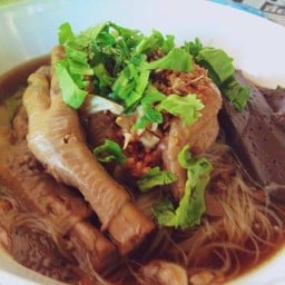 ป้าต้อยก๋วยเตี๋ยวไก่ตุ๋น
