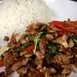 กะเพราเนื้อราดข้าว