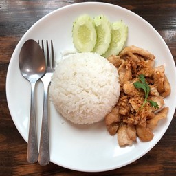 ข้าวไก่ทอดกระเทียม