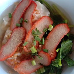 เกี๊ยวหมูแดง