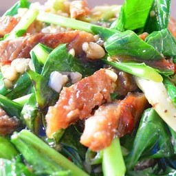 คะน้าหมูกรอบ