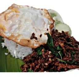 กระเพราเนื้อ พริกลาบ ราดข้าว